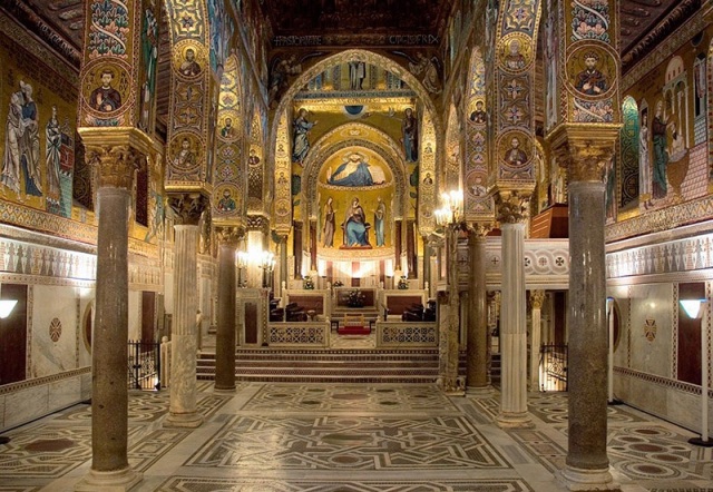 Fig. 25  Interiorul Capelei Palatine din Palatul Normanzilor, Palermo